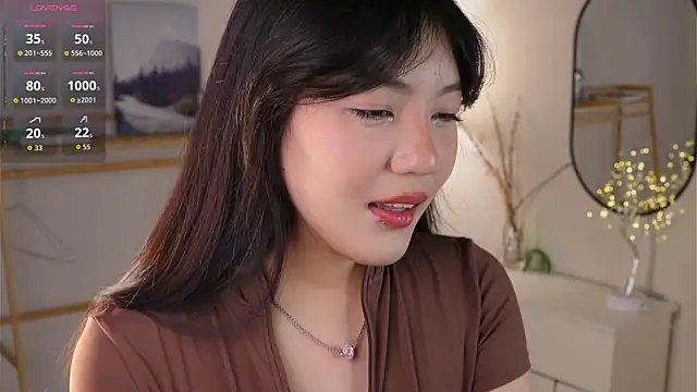 MoiraEger online show from December 18, 2025, 4:13 pm