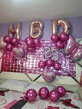 CrisMarulanda online show from October 19, 2025, 7:03 pm