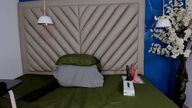 Snapshot of Ibbie_drastic chatting on December 17, 2025, 12:11 pm Ibbie drastic online show from December 17, 2025, 12:11 pm