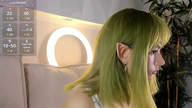 Molly Platt online show from November 18, 2025, 9:14 am