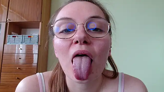LooveELLYx online show from May 22, 2026, 2:22 pm