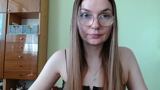 LooveELLYx online show from May 27, 2026, 1:30 pm