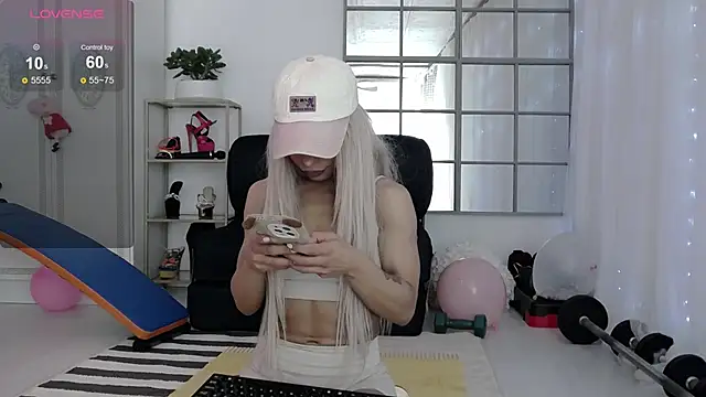 Snapshot of SarahRaynex chatting on April 9, 2026, 11:59 am SarahRaynex online show from April 9, 2026, 11:59 am