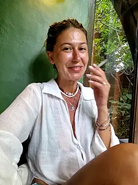 Snapshot of CelynaRoss chatting on February 16, 2026, 3:46 am CelynaRoss online show from February 16, 2026, 3:46 am