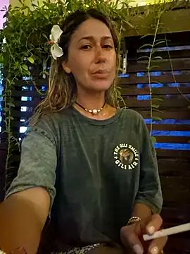 Snapshot of CelynaRoss chatting on February 18, 2026, 2:24 pm CelynaRoss online show from February 18, 2026, 2:24 pm