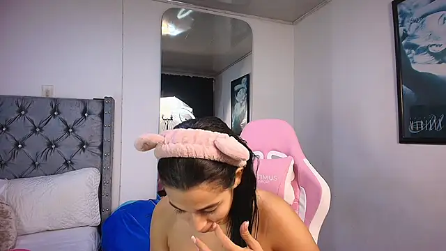 GraceWallace  online show from November 15, 2025, 1:25 am