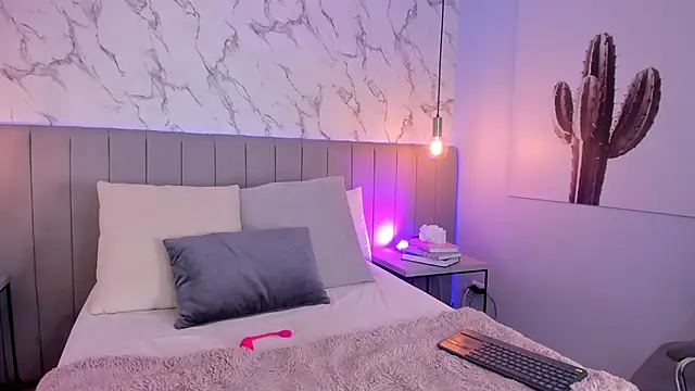 Karlla Brown online show from October 30, 2025, 1:45 pm