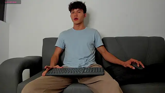 Snapshot of 2Amateur_Guys chatting on January 18, 2026, 12:03 am 2Amateur Guys online show from January 18, 2026, 12:03 am