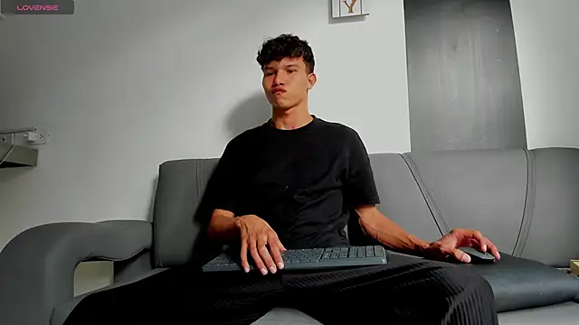 Snapshot of 2Amateur_Guys chatting on February 5, 2026, 7:40 pm 2Amateur Guys online show from February 5, 2026, 7:40 pm