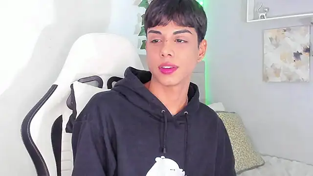 Snapshot of Thomas_wil chatting on October 26, 2025, 7:47 am Thomas wil online show from October 26, 2025, 7:47 am