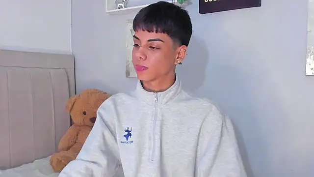 Snapshot of Thomas_wil chatting on November 27, 2025, 6:37 am Thomas wil online show from November 27, 2025, 6:37 am