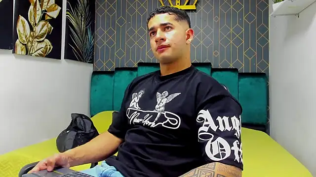 king falconer online show from September 14, 2025, 8:13 am