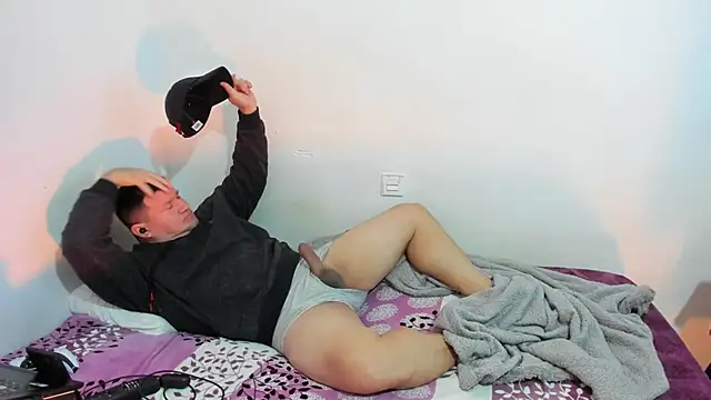 Snapshot of fuckynations chatting on December 21, 2024, 6:02 pm fuckynations online show from December 21, 2024, 6:02 pm