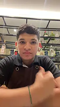 RobinLenoxx online show from November 19, 2025, 12:21 am