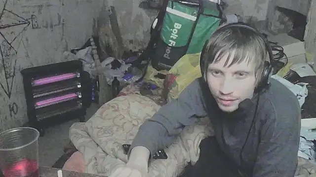 Snapshot of makarov1993 chatting on March 21, 2026, 8:23 pm makarov1993 online show from March 21, 2026, 8:23 pm