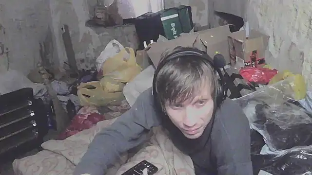 Snapshot of makarov1993 chatting on April 1, 2026, 8:37 am makarov1993 online show from April 1, 2026, 8:37 am