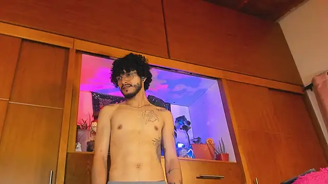 Snapshot of emmmalym chatting on September 18, 2025, 1:40 am emmmalym online show from September 18, 2025, 1:40 am