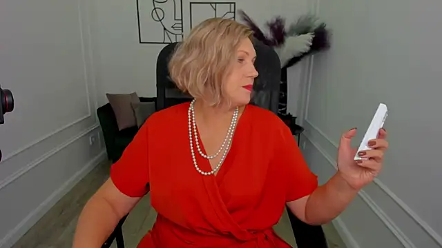 NinaStarle online show from November 7, 2025, 4:34 am