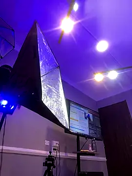 CharlesBrown  online show from December 16, 2025, 11:37 am