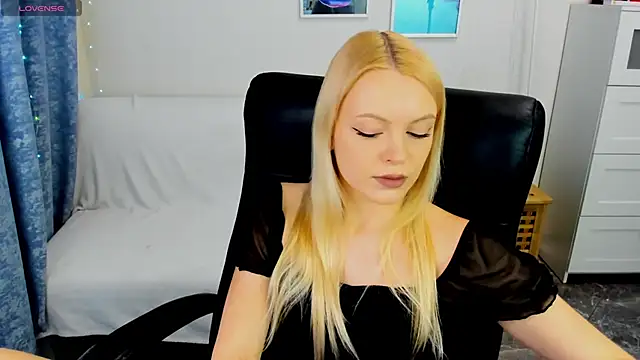 Snapshot of KatherineePierce chatting on April 11, 2026, 4:33 pm KatherineePierce online show from April 11, 2026, 4:33 pm