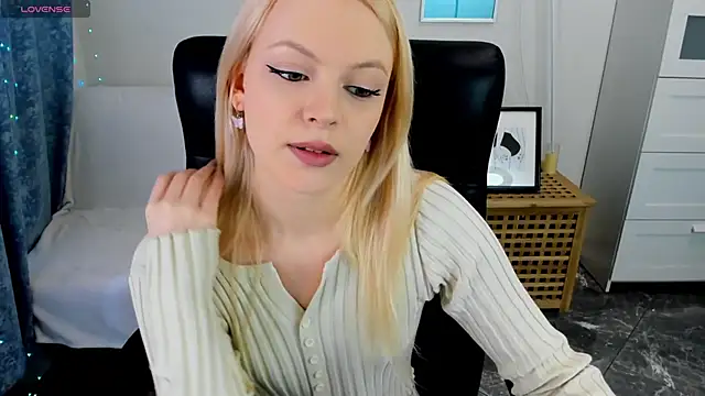 Snapshot of KatherineePierce chatting on April 12, 2026, 2:00 pm KatherineePierce online show from April 12, 2026, 2:00 pm