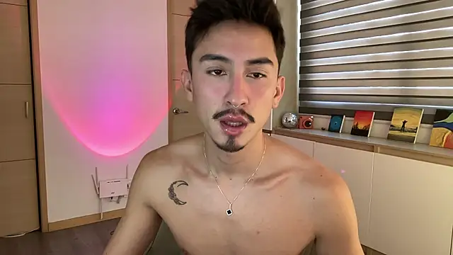 sweettaaron01 online show from November 17, 2025, 5:19 pm