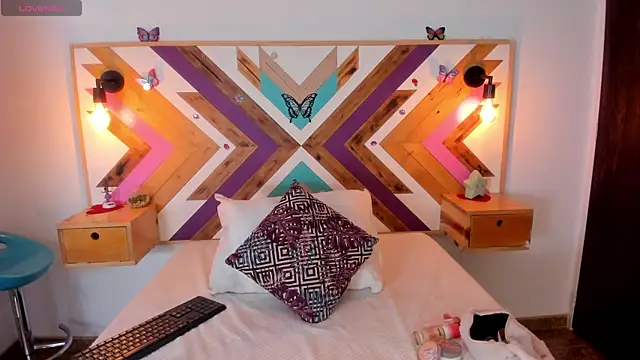 ZairaVanCleef online show from September 26, 2025, 2:21 pm