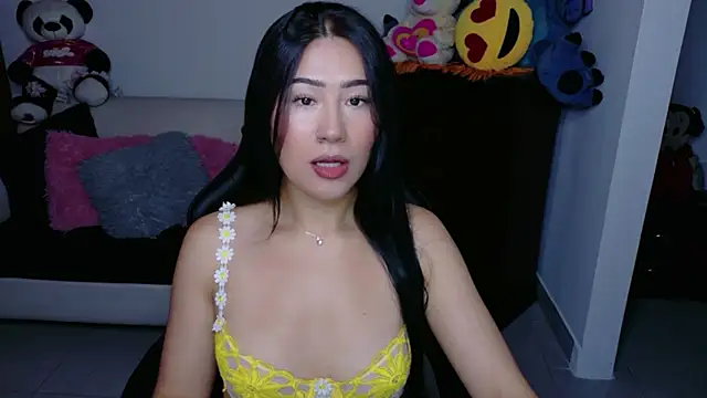 evelyn ch  online show from October 21, 2025, 2:18 pm