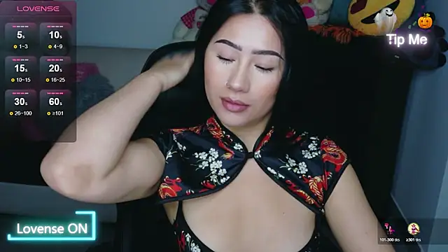 Snapshot of evelyn_ch_ chatting on October 28, 2025, 10:52 am evelyn ch online show from October 28, 2025, 10:52 am