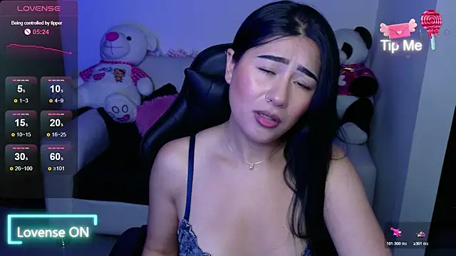 Snapshot of evelyn_ch_ chatting on November 7, 2025, 11:10 am evelyn ch online show from November 7, 2025, 11:10 am