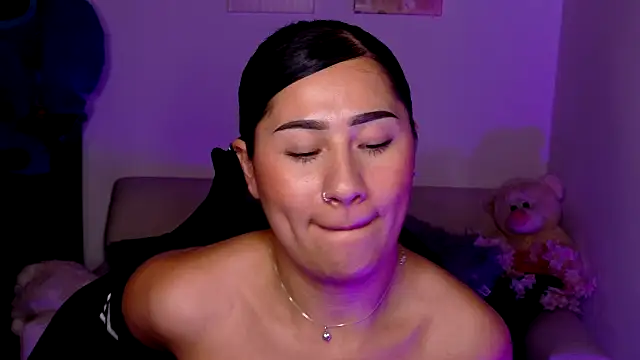 Snapshot of evelyn_ch_ chatting on February 13, 2026, 7:10 pm evelyn ch online show from February 13, 2026, 7:10 pm