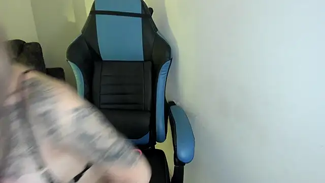 Snapshot of Scarbadgirl_ chatting on October 1, 2025, 3:45 am Scarbadgirl online show from October 1, 2025, 3:45 am