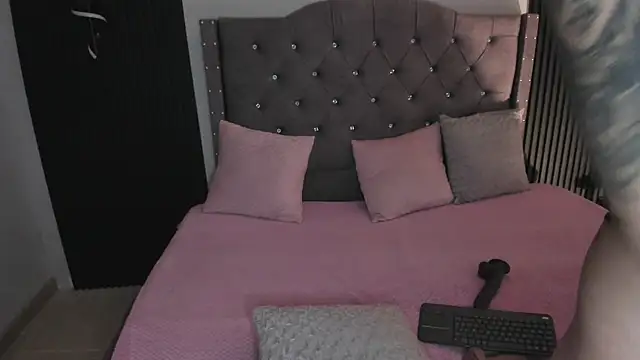 Snapshot of Scarbadgirl_ chatting on October 20, 2025, 3:18 am Scarbadgirl online show from October 20, 2025, 3:18 am