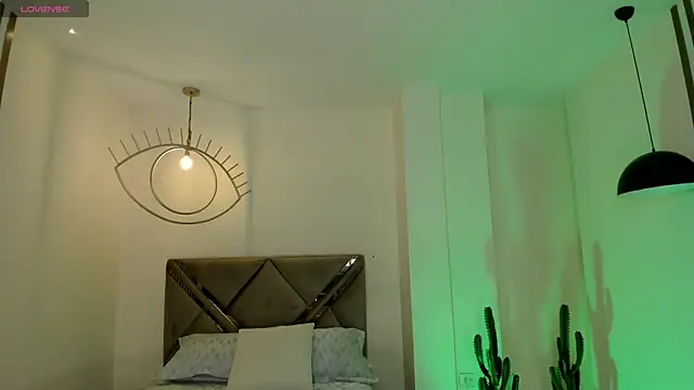 IsabellaMoreau online show from February 21, 2026, 7:48 pm