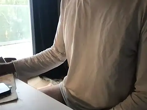 Snapshot of TomTop_11 chatting on October 6, 2025, 7:28 am TomTop 11 online show from October 6, 2025, 7:28 am