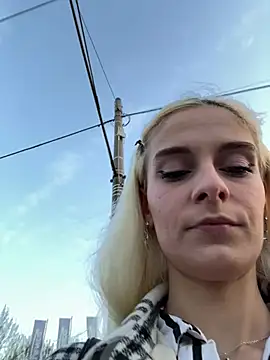 SelenaDaze online show from April 14, 2026, 3:56 am