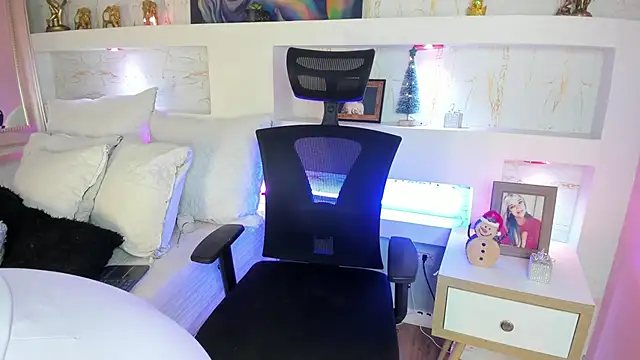 NicoleDiior online show from November 27, 2025, 2:30 pm