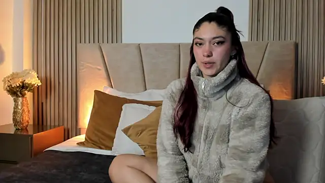 Victoria Beaumont online show from October 4, 2025, 12:14 pm