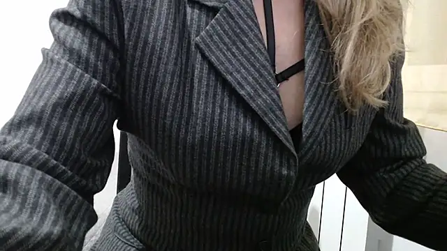 SerenaMilf online show from March 17, 2026, 8:56 pm