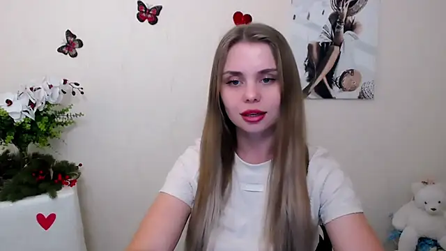 Snapshot of OceanicDawn chatting on May 13, 2026, 6:00 am OceanicDawn online show from May 13, 2026, 6:00 am
