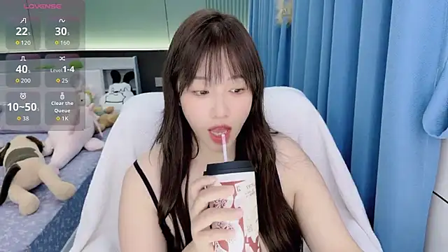 Liuyifei2005 online show from October 29, 2025, 4:09 pm