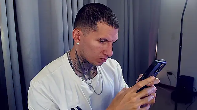 Snapshot of Shane_Clay chatting on October 10, 2025, 5:01 pm Shane Clay online show from October 10, 2025, 5:01 pm