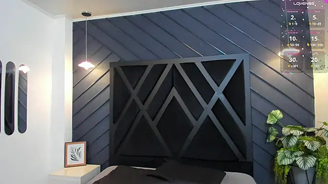 zoe martins  online show from September 20, 2025, 5:25 pm