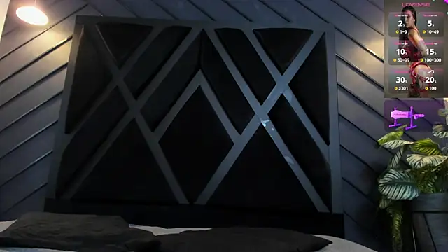 zoe martins  online show from October 21, 2025, 5:35 pm