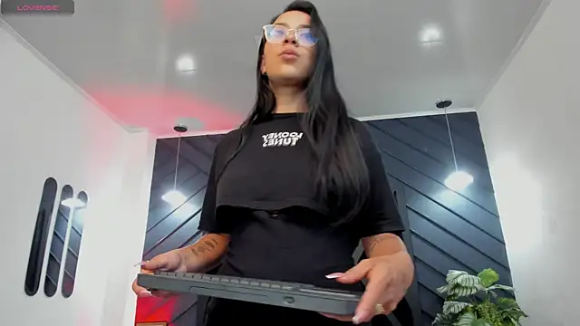 zoe martins  online show from January 8, 2026, 5:15 pm