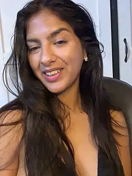 chicachocolate01 online show from October 24, 2025, 6:37 pm