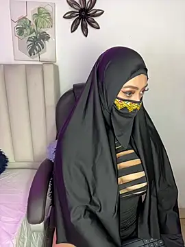 Snapshot of Aisha_Malek chatting on April 16, 2026, 11:29 pm Aisha Malek online show from April 16, 2026, 11:29 pm