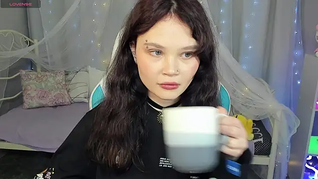 Snapshot of EmilyChaves chatting on April 8, 2026, 6:57 am EmilyChaves online show from April 8, 2026, 6:57 am