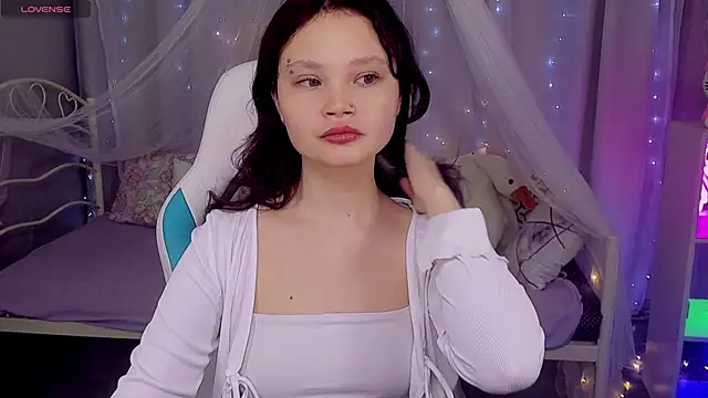 Snapshot of EmilyChaves chatting on May 12, 2026, 7:38 am EmilyChaves online show from May 12, 2026, 7:38 am