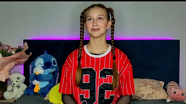 MissEmilyMiller online show from October 21, 2025, 5:13 pm